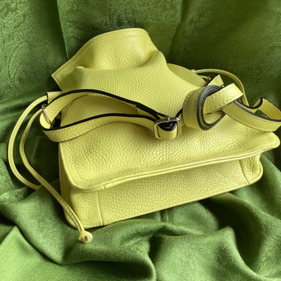 Borse In Pelle Bright Yellow Genuine Leather Drawstring Cinch  Crossbody Handbag - Picture 5 of 12